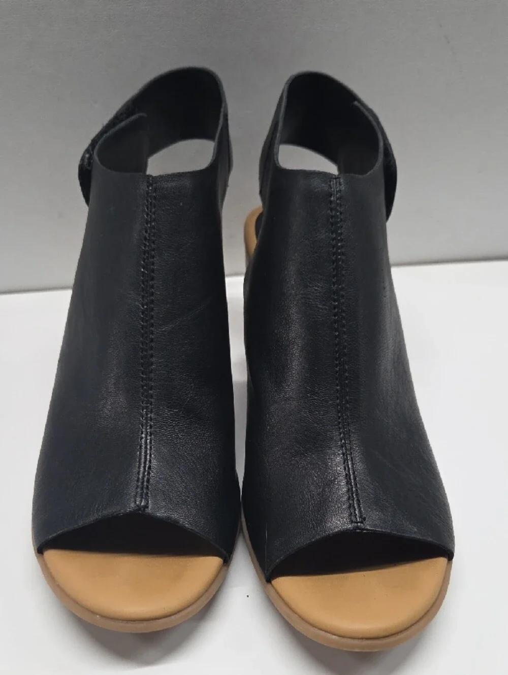 Korks Black Open-Toe Leather Sandals with Tan Block Heel Size 9.5